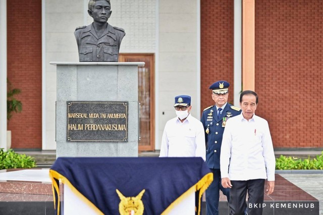 Presiden Jokowi resmikan Terminal VVIP Bandara Halim Perdanakusuma, Rabu (5/10/2022). Foto: Kemenhub