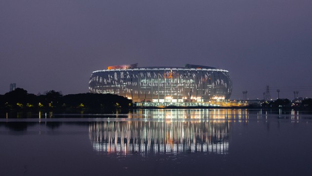 Ilustrasi Cara ke Jakarta International Stadium dengan TransJakarta. Foto: Unsplash/Airlangga Jati.