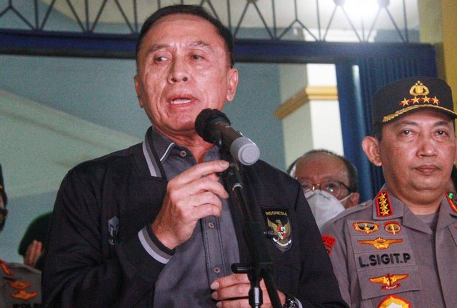 Mochamad Iriawan alias Iwan Bule, Ketua Umum PSSI saat konferensi pers di stadion Kanjuruhan. Foto/Rubianto