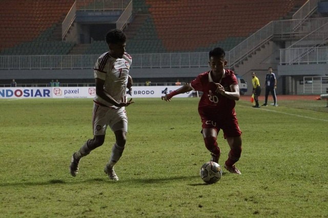 Timnas Indonesia U-17 melawan Uni Emirat Arab dalam pertandingan Kualifikasi AFC U17 Asian Cup di Stadion Pakansari Bogor, Rabu (5/10/2022). Foto: Jamal Ramadhan/kumparan