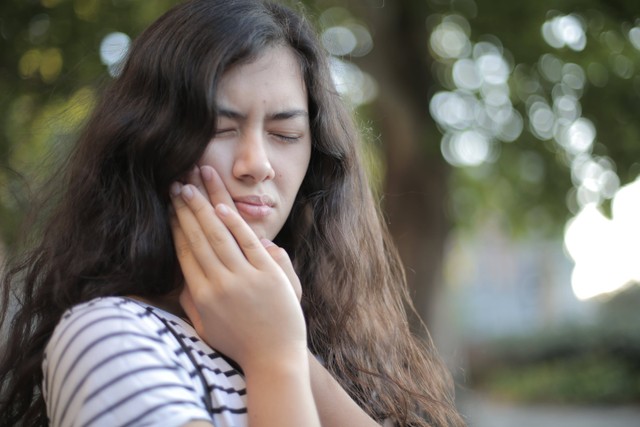 Gusi bengkak adalah gangguan mudah diatasi dengan pemberian obat gusi bengkak. Foto: Pexels.com