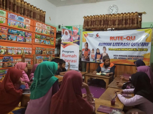 Terlaksana program Rumah Literasi Qur'ani (RUTE-QU), yang bertempat di Musholla Nurul Iman Dusun Betek RT/RW 13/07 Desa Berdaya Sumberwindu, Kecamatan Berbek Kabupaten Nganjuk. 