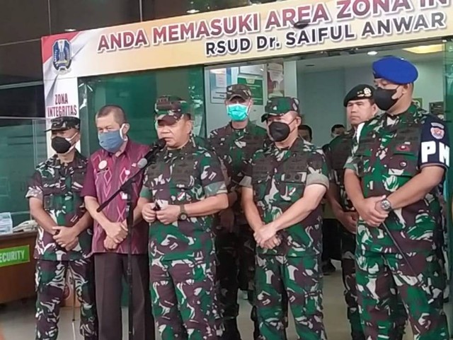 KSAD, Jenderal TNI Dudung Abdurachman memberikan tanggapan soal oknum TNI di tragedi Kanjuruhan. Foto/dok. Penrem 083/Baladhika Jaya