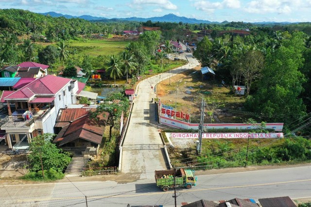 PT Adhi Karya (Persero) Tbk bangun prasarana penyediaan air baku di Sepaku Kabupaten Penajam Paser Utara, Kalimantan Timur. Foto: Dok. Adhi Karya