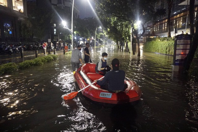 Update Banjir DKI: 8 Ruas Jalan Telah Surut Dan 90 RT Masih Terendam ...