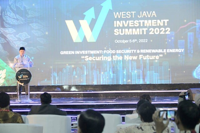 Wakil Gubernur Jawa Barat, Uu Ruzhanul Ulum, saat menjadi keynote speech pada West Java Investment Summit (WJIS) 2022. Foto: Humas Jabar 