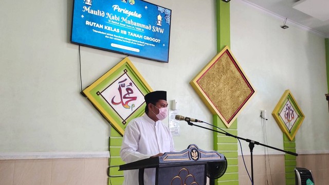 Kasubsi Pelayanan Tahanan (Dimas Suryanata) membuka acara peringatan maulid. foto : humas rutaro