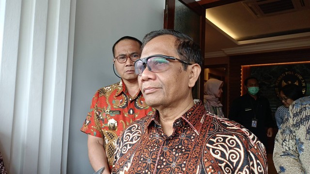 Menko Polhukam Mahfud MD di Kantor Kemenko Polhukam Foto: Aprilandika Pratama/kumparan