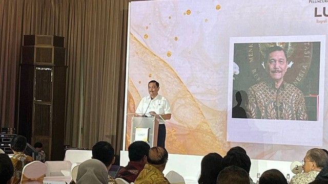 Menteri Koordinator Bidang Kemaritiman dan Investasi, Luhut Binsar Pandjaitan, saat Peluncuran dan Bincang Buku Biografi Luhut Binsar Pandjaitan, Jumat (7/10/2022). Foto: Fariza Rizky Ananda/kumparan