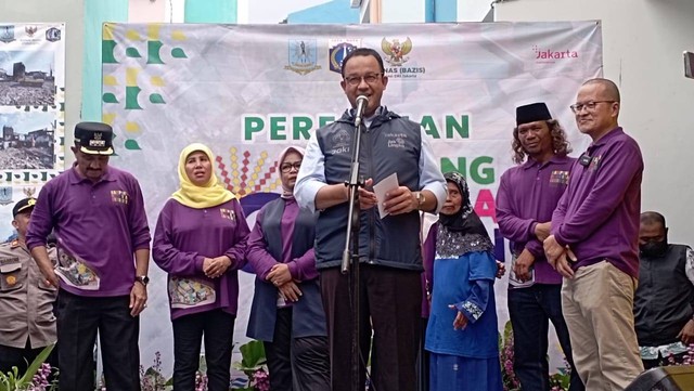 Gubernur DKI Jakarta Anies Baswedan meresmikan Kampung Gembira Gembrong Jakarta Timur, Jumat (7/10/2022). Foto: Fadlan/kumparan