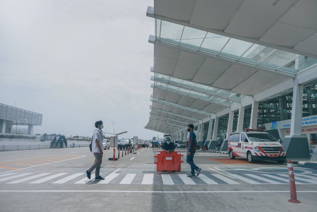 Ilustrasi Gate Bandara adalah. Foto: Unsplash/Bambang Irawan.