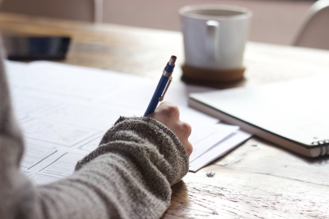 surat sponsor visa adalah/gambar hanya ilustrasi. sumber foto : unsplash/green.