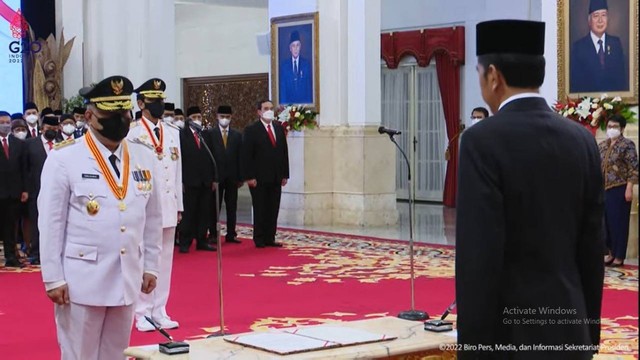 Jokowi Resmi Lantik Gubernur Dan Wakil Gubernur DIY 2022-2027 ...