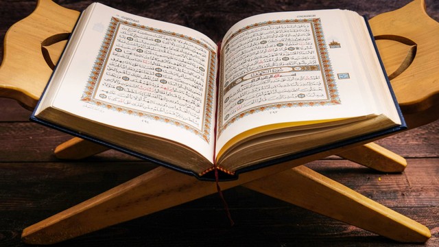 Ilustrasi Al-quran. Foto: opinovi/Shutterstock