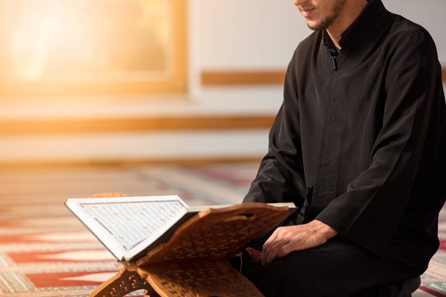 Ilustrasi Al-quran. Foto: FS Stock/Shutterstock