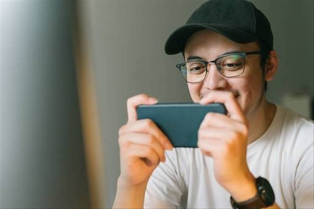 Ilustrasi cara mengatasi HP patah patah saat main game Free Fire. Foto: Unsplash