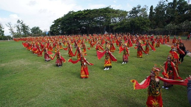 Relawan Sahabat Ganjar Banyuwangi menggelar deklarasi dukung Ganjar lewat festival Tari Gandrung. Foto: Dok. Istimewa
