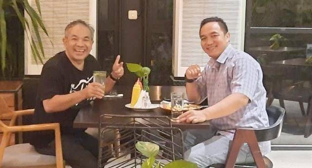 Pakar Komunikasi dan Motivator Nasional Dr Aqua Dwipayana bersama General Manager PT Angkasa Pura I (Persero) Bandara Intrernasional I Gusti Ngurah Rai Bali Handy Heryudhitiawan.