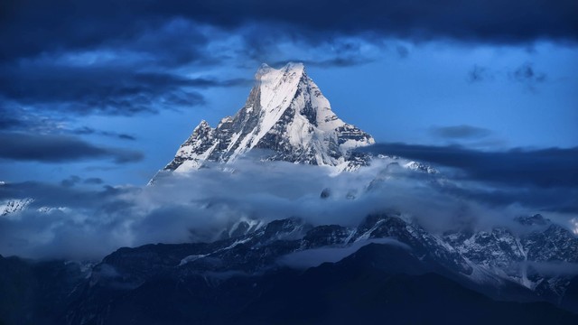 Ilustrasi Gunung Machhapuchhre di Nepal. Foto: Hung Chung Chih/shutterstock