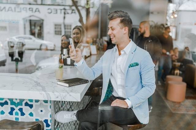 Ilustrasi Cara hapus akun Tantan. Foto: Unsplash.