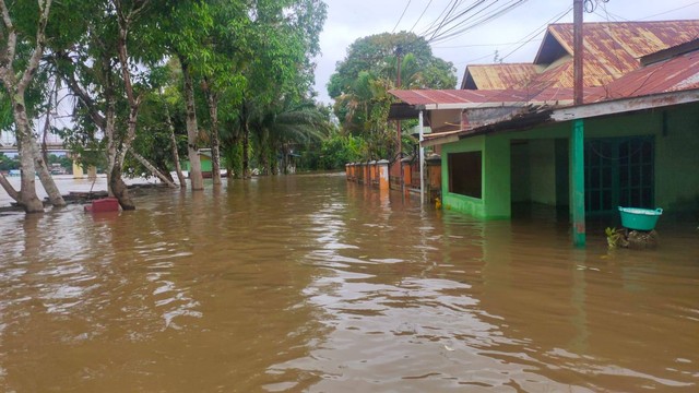 Permukiman warga di Sintang terendam banjir. Foto: Yusrizal/Hi!Pontianak