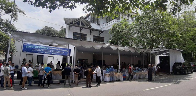 Soft Opening Klinik Pratama Adera di Sleman yang mengusung nuansa cafe. Foto: Len/Tugu Jogja