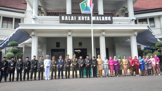 Jajaran Forkopimda Ikuti Upacara Hari Jadi Provinsi Jawa Timur ke-77. Foto / Feni Yusnia