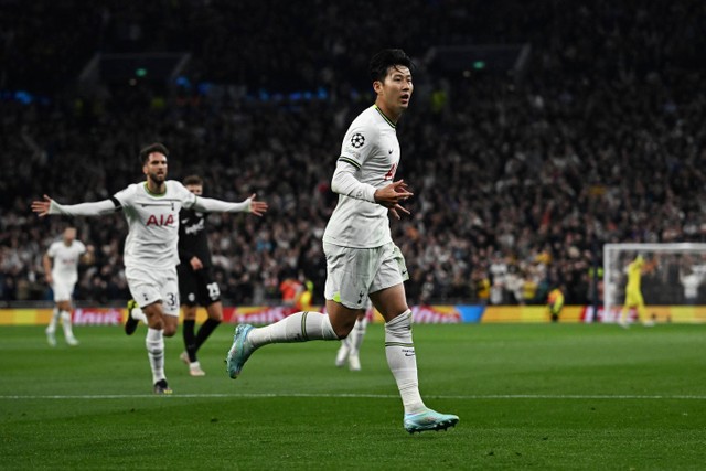 Selebrasi pemain Tottenham Hotspur Son Heung-min usai mencetak gol ke gawang Eintracht Frankfurt pada pertandingan Grup D Liga Champions di Tottenham Hotspur Stadium, London, Inggris. Foto: Dylan Martinez/REUTERS