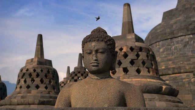 Ilustrasi Sejarah Candi Borobudur. (Foto: saesherra by https://pixabay.com/id/)