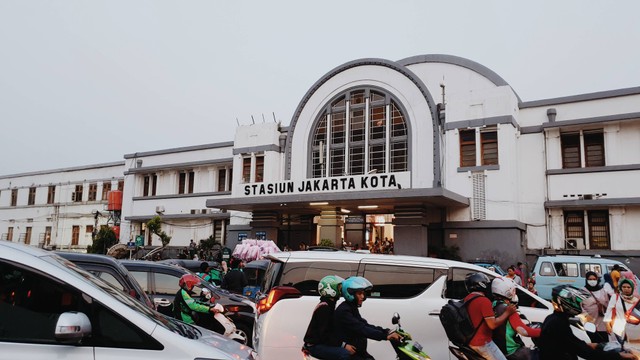 Rute KRL Jakarta Bogor Terbaru, Foto Hanya Ilustrasi: Unsplash/Yulia Agnis
