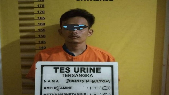 Pelaku penipuan puluhan juta rupiah diamankan di Polsek Sukajadi, Pekanbaru, Riau (Dok. Polsek Sukajadi)