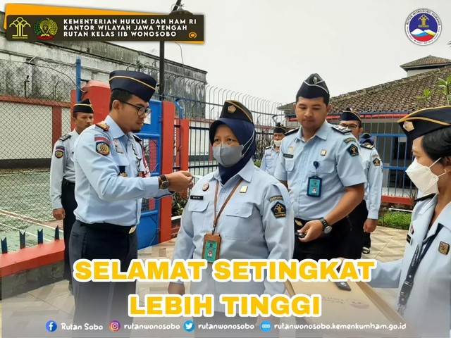 Gambar Penyematan Tanda PNS Pangkat Rutan Wonosobo