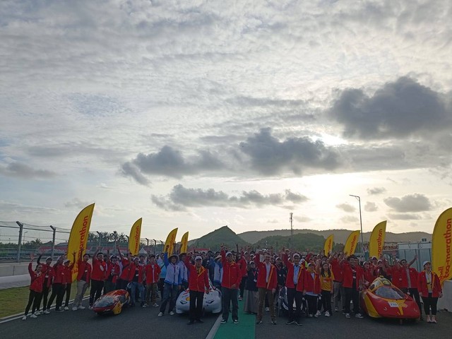 Menteri Pekerjaan Umum dan Perumahan Rakyat (PUPR) Basuki Hadimuljono menghadiri Shell Eco-marathon 2022 di Sirkuit Mandalika, Kamis (13/10/2022). Foto: Akbar Maulana/kumparan