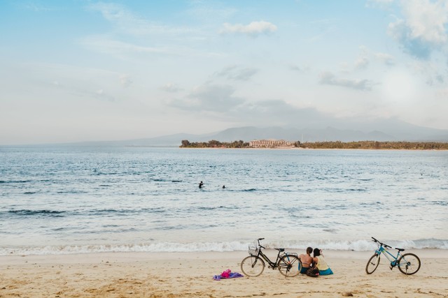 Ilustrasi Rute ke Pantai Air Manis Padang, https://unsplash.com/@bernardhermant