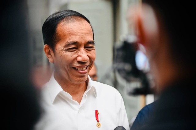 Presiden Jokowi di Kantor Pos Kota Bandung, Jawa Barat, Kamis (13/10/2022). Foto: Laily Rachev/Biro Pers Sekretariat Presiden