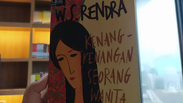 Buku kumpulan cerpen Kenang-Kenangan Seorang Wanita Pemalu (foto milik pribadi)