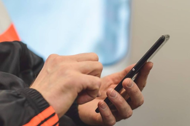Ilustrasi cara cek kartu 4G Telkomsel. Foto: unsplash.com/VitoldaKlein