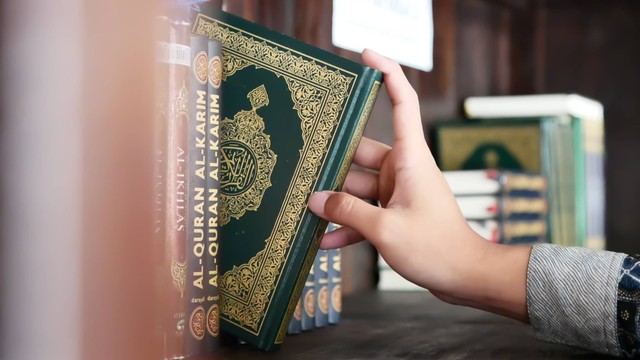 Ilustrasi Al-quran. Foto: WML Image/Shutterstock.