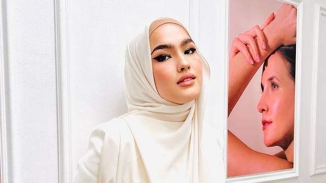 Ilustrasi mix and match outfit hijab ala Elfira Loy. Foto: Instagram.com/elfiraloy