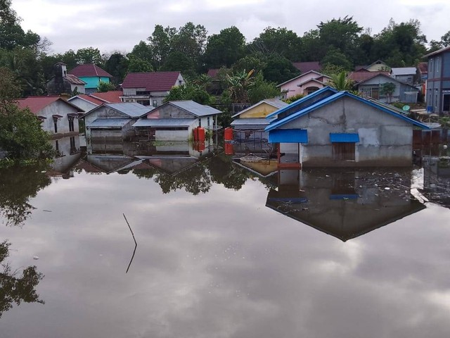 Permukiman warga yang tergenang banjir di Kecamatan Sintang. Foto: Yusrizal/Hi!Pontianak