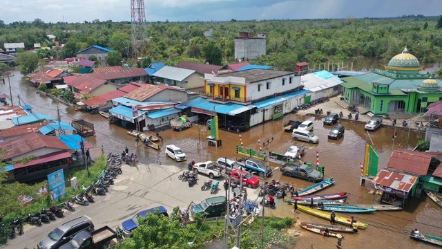 Foto udara kondisi banjir Sintang di kawasan desa/kelurahan yang berada di pesisir Sungai Kapuas, Kecamatan Sintang. Foto: Dok. Adit