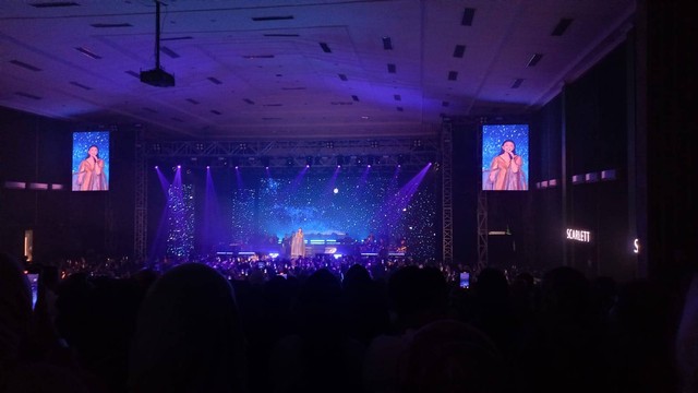 Ribuan Penonton Hadiri Konser Rossa 25 Shining years di Lampung. | Foto: Sinta Yuliana/Lampung Geh