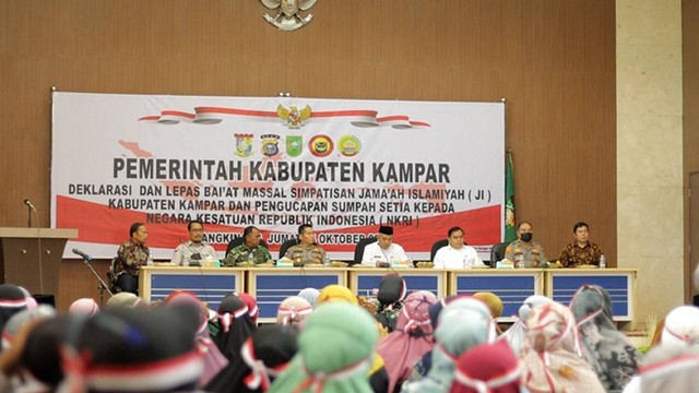 Deklasari dan Lepas Baiat massa simpatisan Jemaah Islamiyah (JI) 350 warga Kampar, Riau. (Foto: Istimewa)