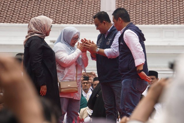 Gubernur DKI Jakarta Anies Baswedan dan Wagub Ahmad Riza Patria saat pidato pamitan kepada warga Jakarta di Balai Kota, Minggu (16/10/2022). Foto: Iqbal Firdaus/kumparan