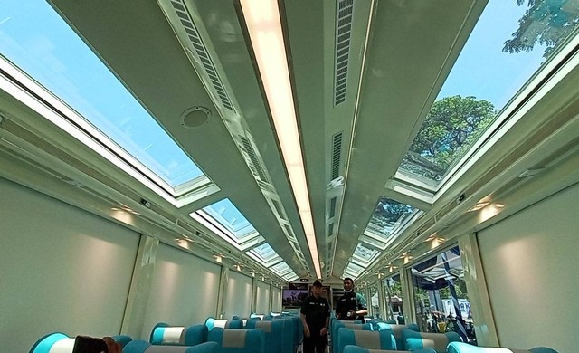 Desain interior kereta Panoramic yang memberikan kenyamanan kepada penumpang. Foto-foto: Masruroh/Basra
