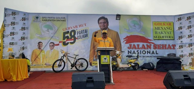 Sambutan Ketua DPD Partai Golkar Sintang, Usmandy. Sambutan Wakil Bupati Sintang, Melkianus. (Foto: Yusrizal/Hi! Pontianak)