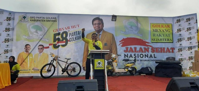 Sambutan Ketua panitia HUT Partai Golkar Sintang, Supriyadi.(Foto: Yusrizal/Hi! Pontianak)