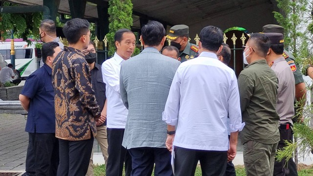 Presiden Jokowi beserta beberapa menteri berkunjung ke Pura Mangkunegaran, Minggu (16/10/2022). FOTO:Fernando fitusia