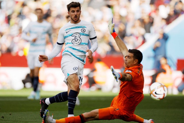 Pemain Chelsea Mason Mount mencetak gol ke gawang Aston Villa pada pertandingan lanjutan Liga Inggris di Villa Park, Birmingham, Inggris. Foto: John Sibley/REUTERS