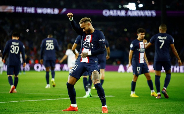 Selebrasi joget Neymar saat PSG vs Marseille dalam lanjutan Liga Prancis 2022/23 di Parc de Princess pada 17 Oktober 2022. Foto: REUTERS/Stephane Mahe